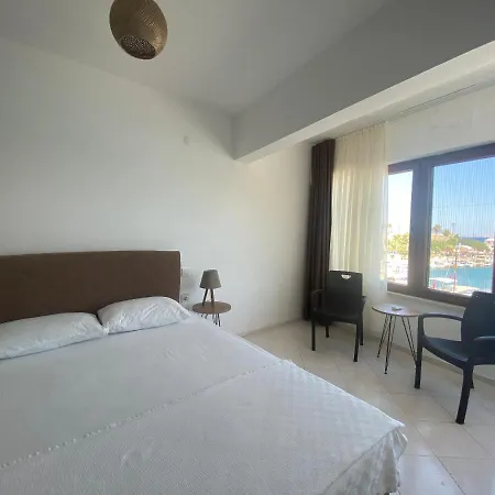 Yat Limani'nda Denize Sifir Genis Super Ev-1 Apartmán *