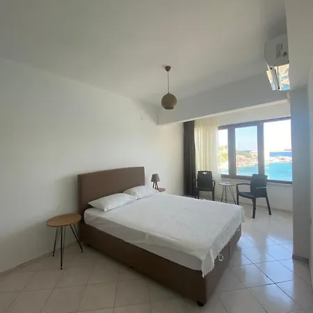 Yat Limani'nda Denize Sifir Genis Super Ev-1 Apartmán